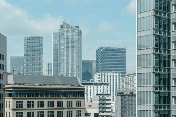 Comment le Revenu Universel Favorise une Économie de Bien-Être : Analyse et Perspectives